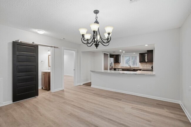 Building Photo - 1906 Hillingway St