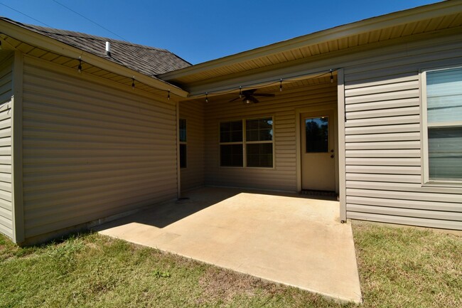 Building Photo - 3 Bedroom, 2 Bath Home in Choudrant!