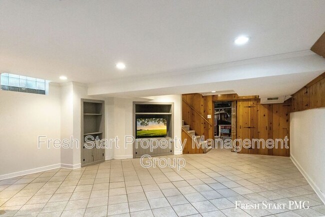 Building Photo - 28 Woodmer Ln