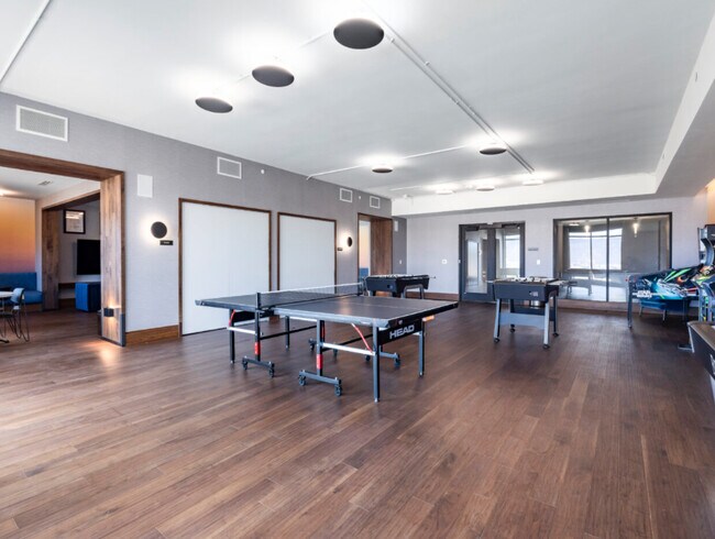 Building Photo - 2303 W Deer Hollow Ct