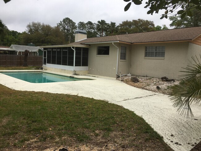 Building Photo - SLEEPY HOLLOW 3/2/2 Pool Home