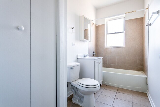 Building Photo - 1249-1251 S Fairfield Ave