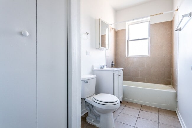 Building Photo - 1249 S Fairfield Ave Chicago, IL 60608