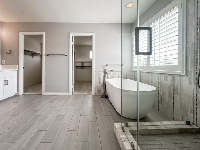 Building Photo - 32920 Northshire Cir