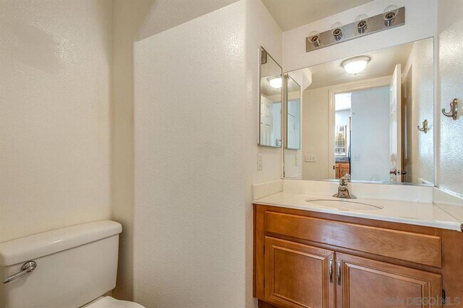 Building Photo - Available end of January 2026 - Private end unit townhome!