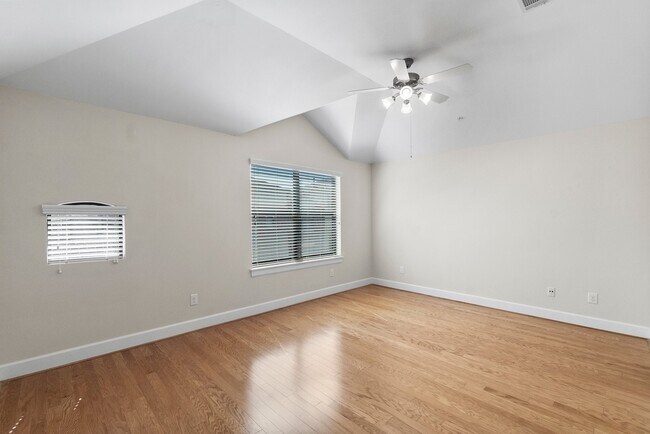 Building Photo - 2710 Hullsmith Dr