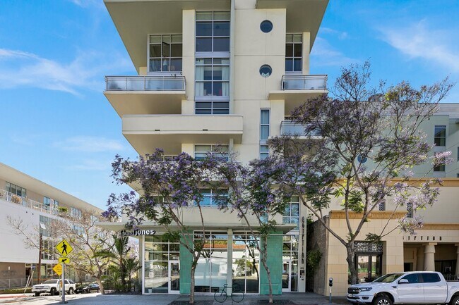 Building Photo - Modern West-Facing Condo with Spectacular Views and Prime Location in Hillcrest, San Diego