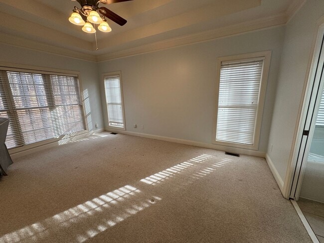 Building Photo - Available to Show