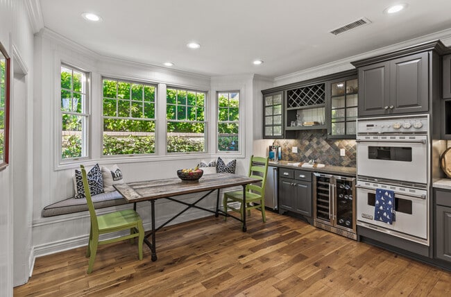 Building Photo - 13 Cape Danbury