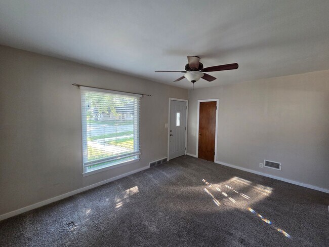 Building Photo - 3 Bedroom Cedar Falls House