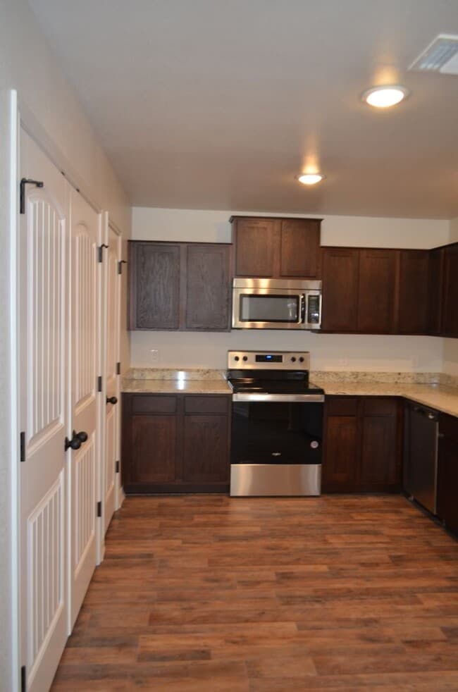 Building Photo - 1826 Castroville Trl