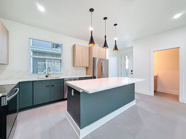 Building Photo - 340 14th St N