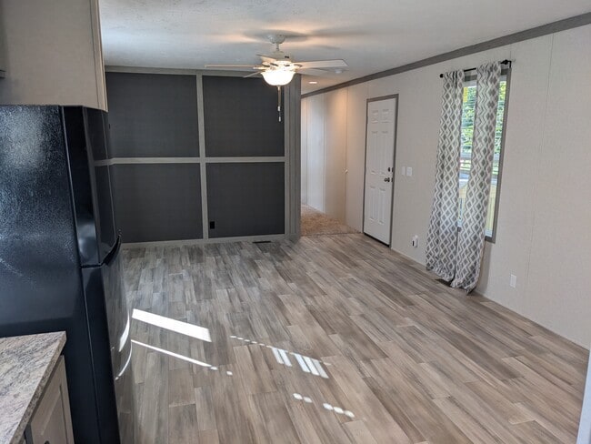 Building Photo - 160 Forrest Ave