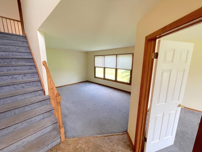 Building Photo - Spacious 3 bed 2.5 Bath Home Ready to Rent! Don’t Miss Out!