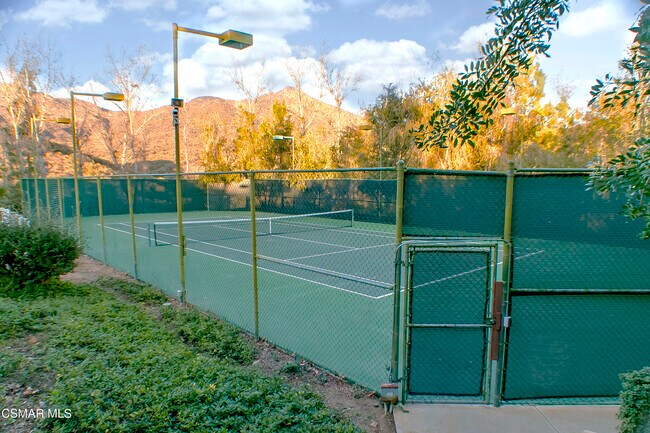 Building Photo - 5744 Oak Bend Ln