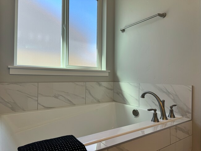 Building Photo - 10330 Crystal Ridge Dr