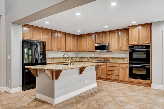 Building Photo - 4 Bedroom in North Las Vegas Near Aliante