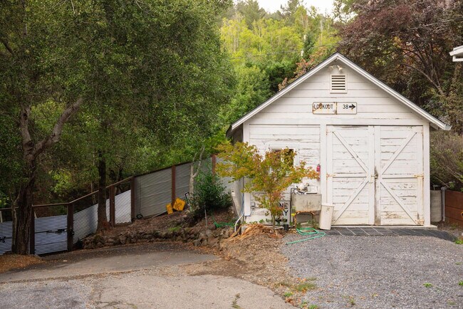 Building Photo - 30 Barranca Rd