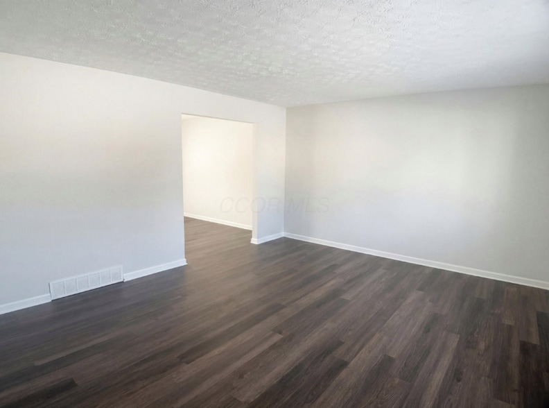 Building Photo - 6571 Schenk Ave