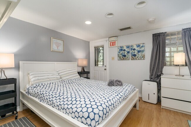 Building Photo - 2122 18th St NW