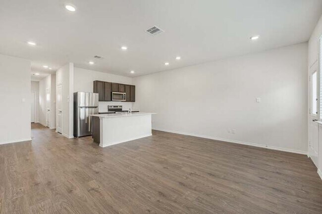 Building Photo - 6018 Primrose Rd