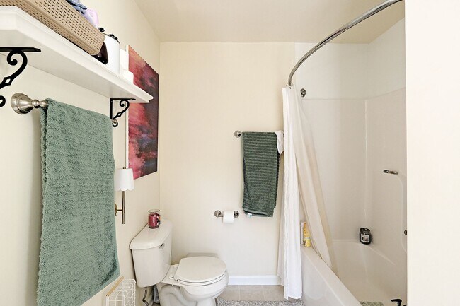 Building Photo - Move-in Ready, Pet-Friendly Townhome Near The Shops at Stonefield
