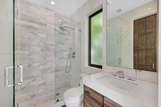 Building Photo - 8112 Los Pinos Cir