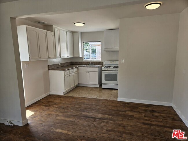 Building Photo - 263 E 84th Pl