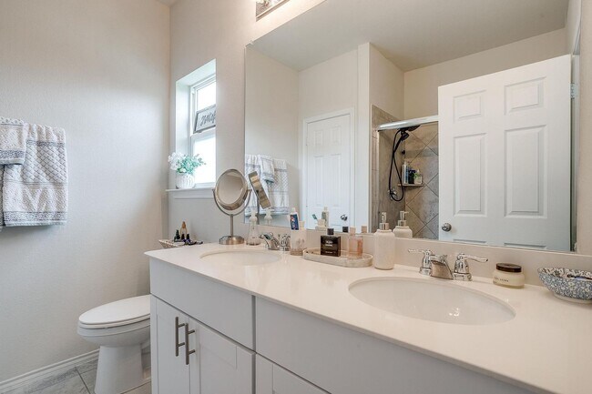 Building Photo - Beautiful Home in Highly Desired Sunset Pointe- 3 Bed, 2 Bath in SW Fort Worth- Crowley ISD- 76123