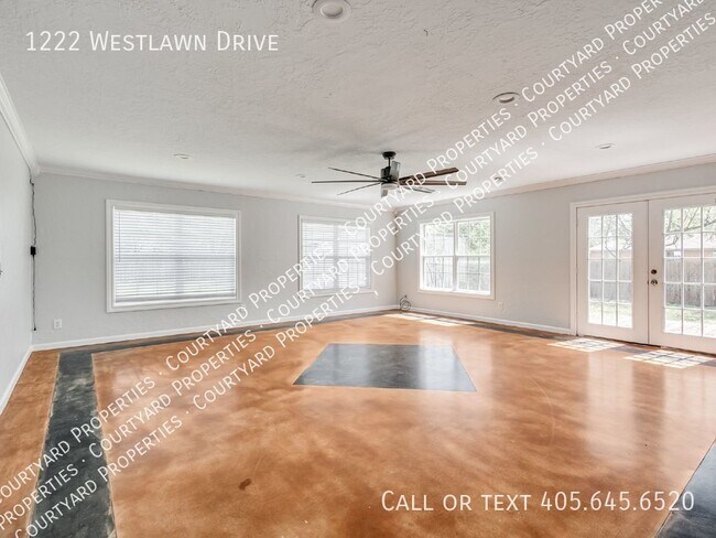 Building Photo - 1222 Westlawn Dr