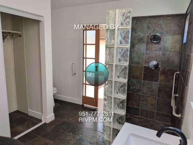 Building Photo - Charming Jurupa Valley home on a spacious ...