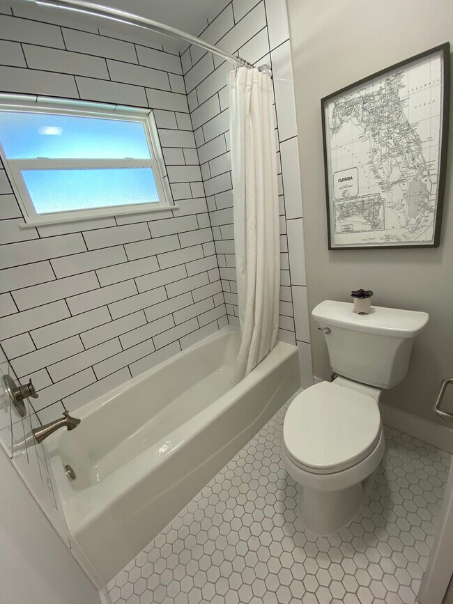 Building Photo - 3237 Key Ave