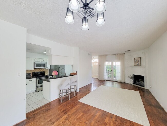 Building Photo - 2220 Bering Dr