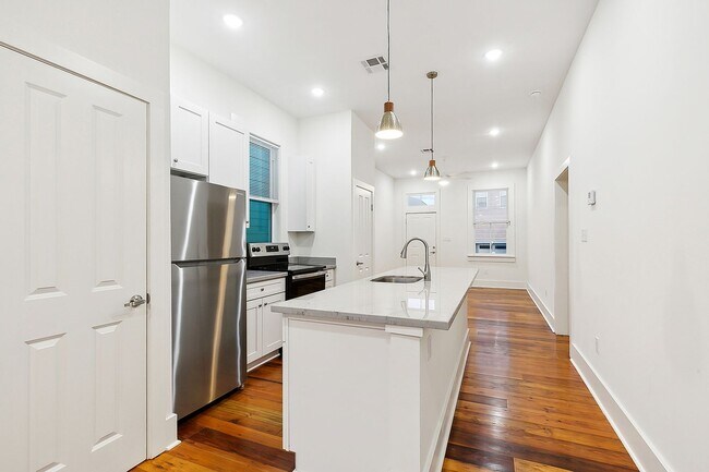 Building Photo - Single Family Modern Elegance in the Heart of Milan, New Orleans