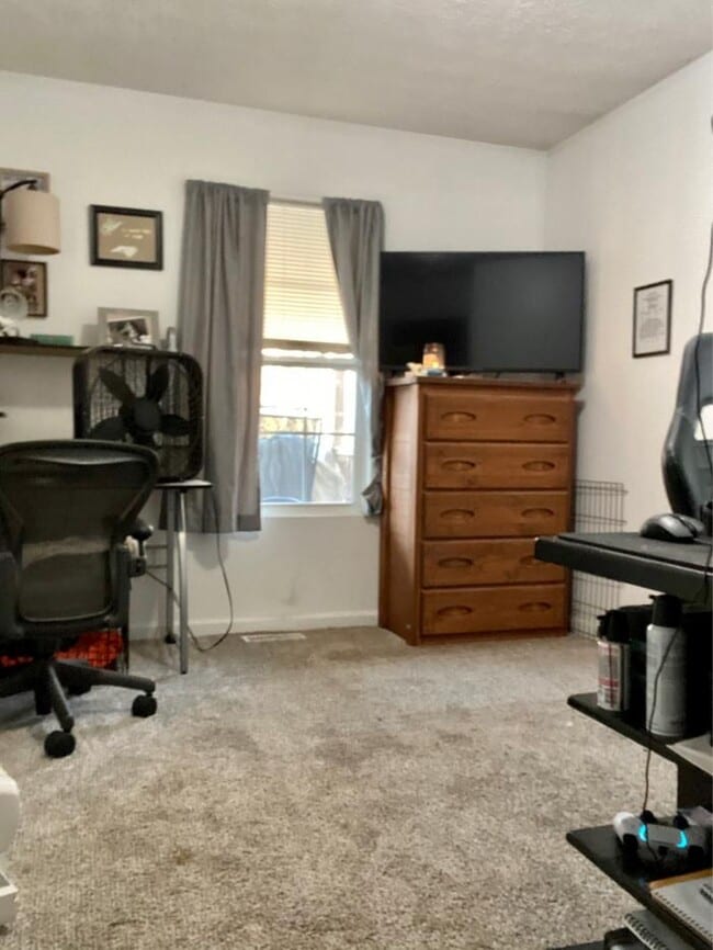 Building Photo - 2 bedroom in Ona WV 25545