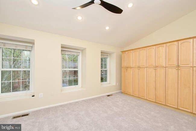 Building Photo - 6136 Summer Park Ln