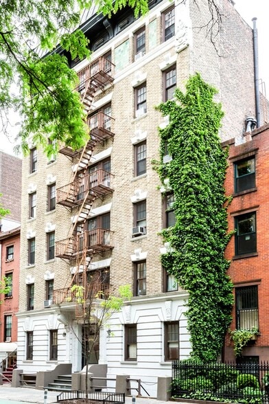 Building Photo - 128 W 13th St