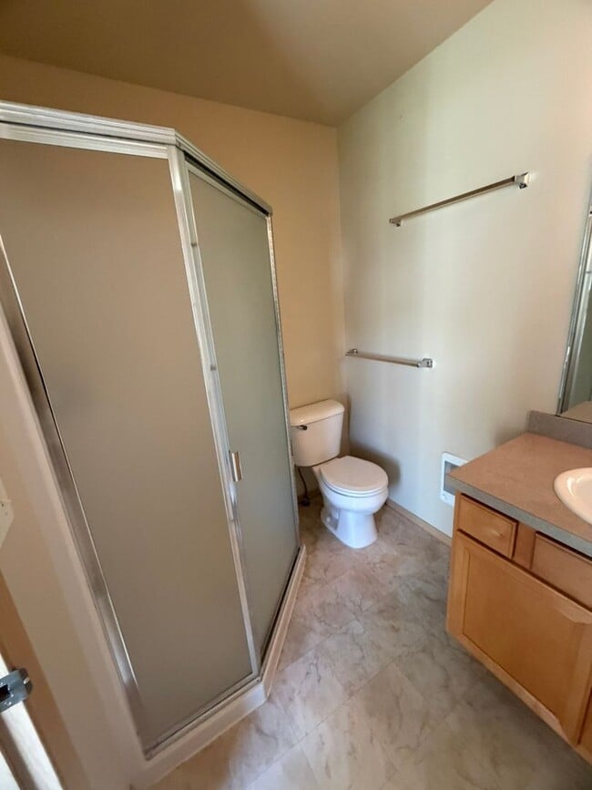 Building Photo - Charming 2-Story Townhome with Vaulted Ceilings