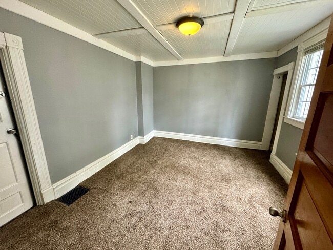 Building Photo - 12 Fairbanks St NE