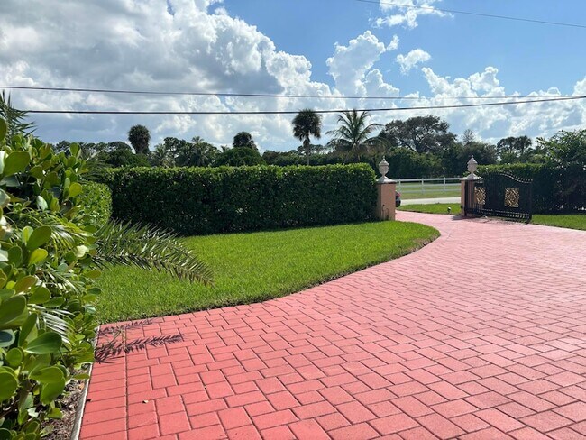 Building Photo - 4649 Lillian Ave