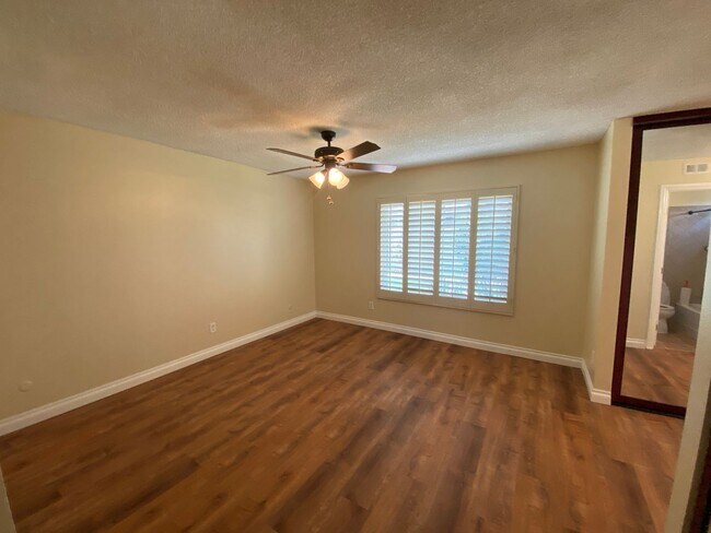 Building Photo - 3 Bedroom Home - Centrally Located with So...