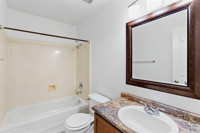 Building Photo - 2204 Coats Cir