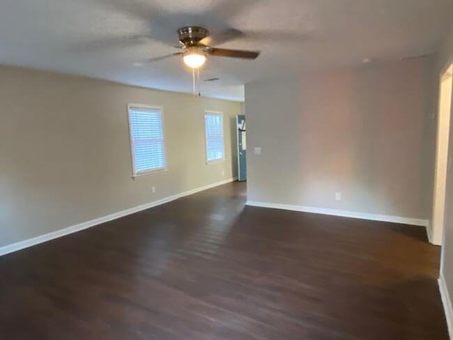 Building Photo - 454 Lexington Dr