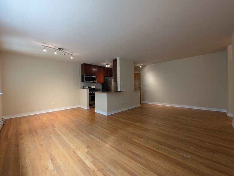 Building Photo - 625 W Wrightwood Ave