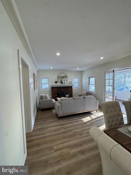 Building Photo - 11 Gentian St