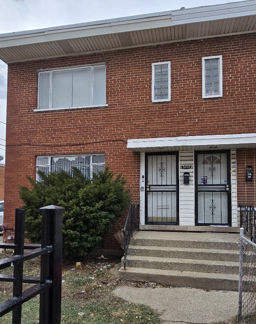 Building Photo - 5055 W Gladys Ave