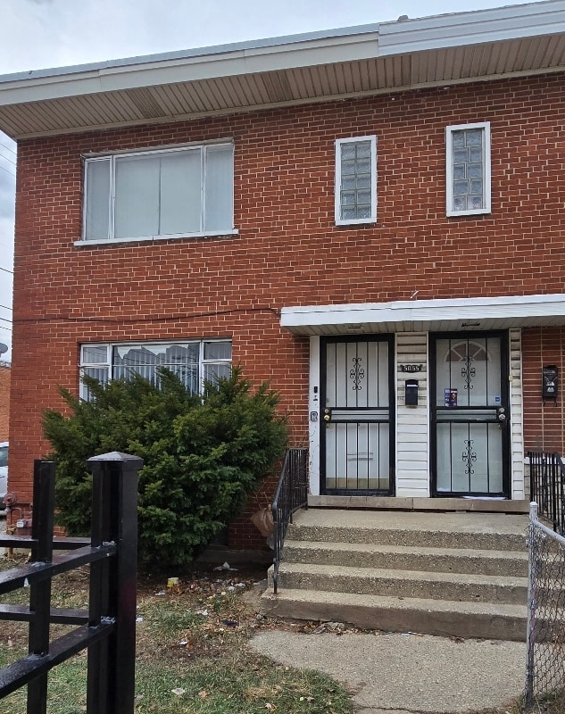 Building Photo - 5055 W Gladys Ave