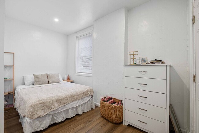 Building Photo - 2230 Tilbury Ave