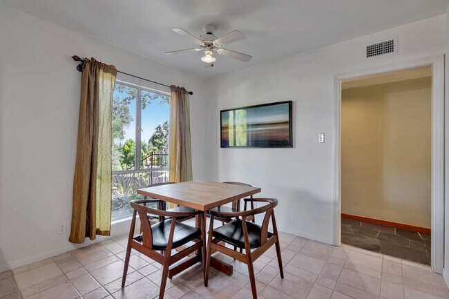 Building Photo - HOLIDAY SPECIAL***2 WEEKS FREE** 3 Bed/2 Bath Oasis in Royal Woods - Available Now