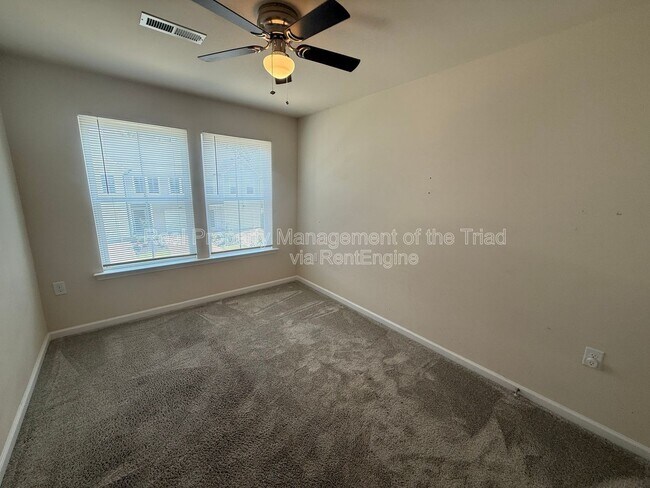 Building Photo - 886 Falls Grove Trl